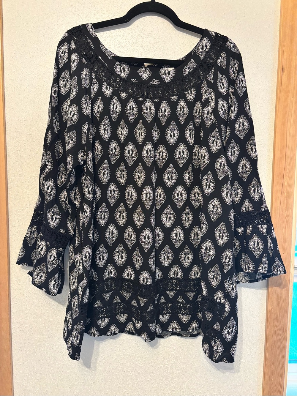 Honey Punch Black & White Printed Peasant Tunic 2X
0083S